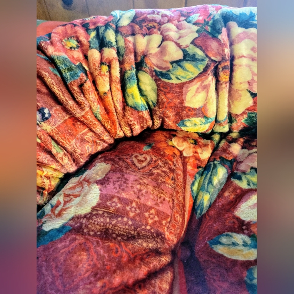 Only 1 Left- Johnny Was Bethia Reversible Dog Bed, Red, Yellow, Pink, NWT, Small - Picture 13 of 16